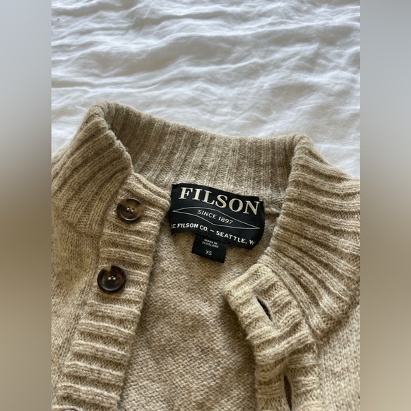 Woman’s Filson Scottish Wool Sweater. Size XS. Fits more like a S-M - Picture 2 of 2